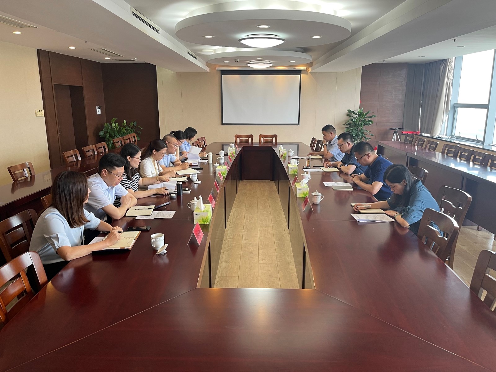 组织员座谈会.jpg